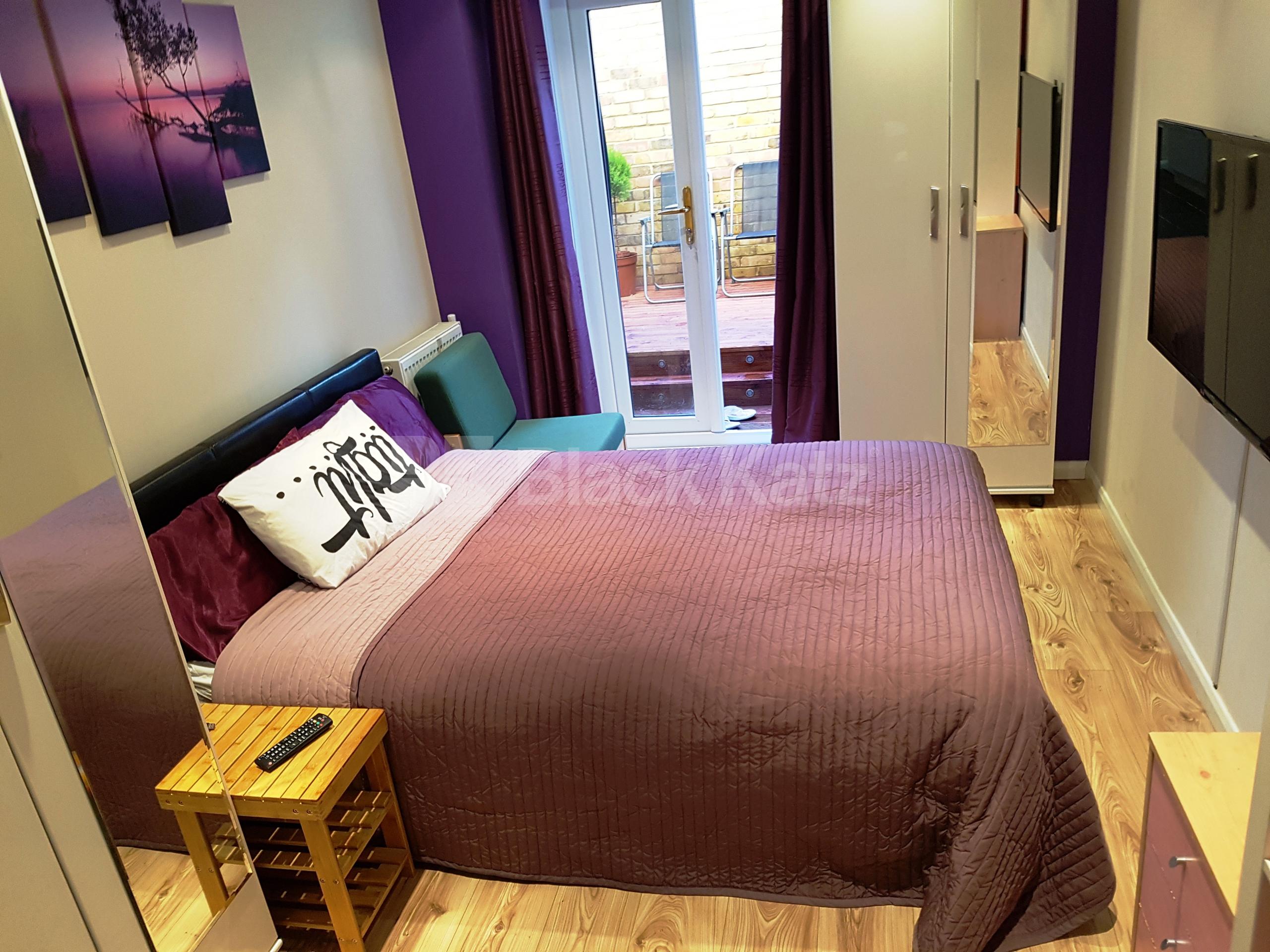 			NEW INSTRUCTION (All bills included), Studio Apartment, 1 bath, 1 reception Studio			 Bermondsey Wall East, Bermondsey SE16